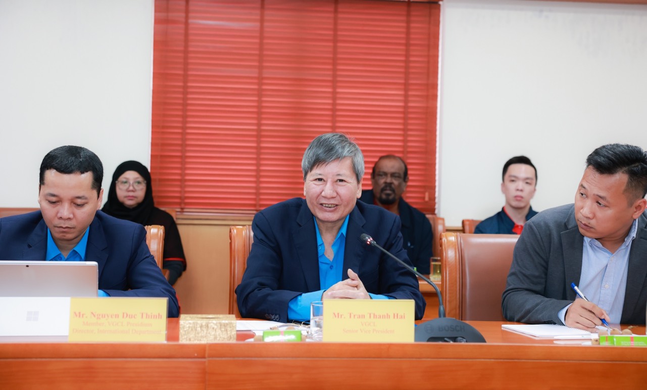 Senior Vice President Tran Thanh Hai at the meeting